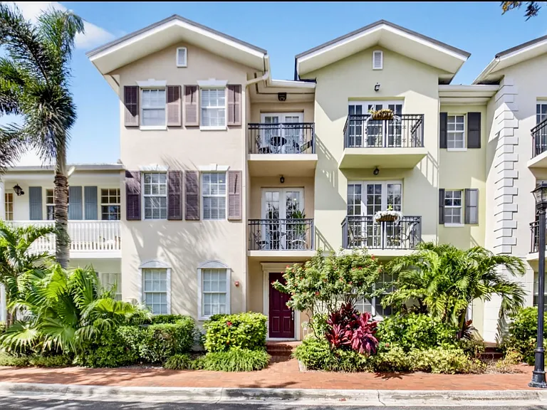 1054 E Heritage Club Cir — Photo 1