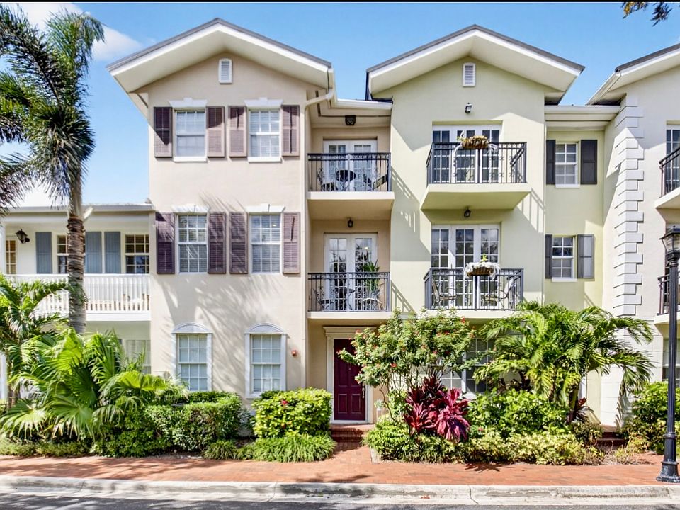 1st image of 1054 E Heritage Club Cir