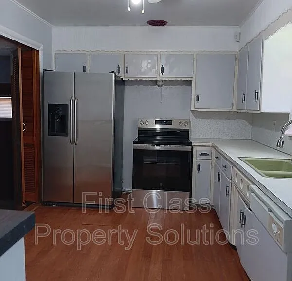2801 SW 51st St — Photo 5