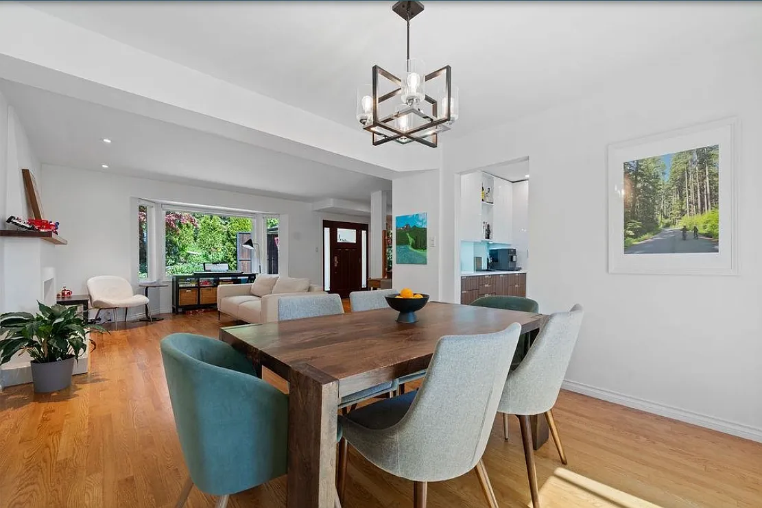 Elegant 4Bed/2.5 Bath in North Vancouver — Photo 4