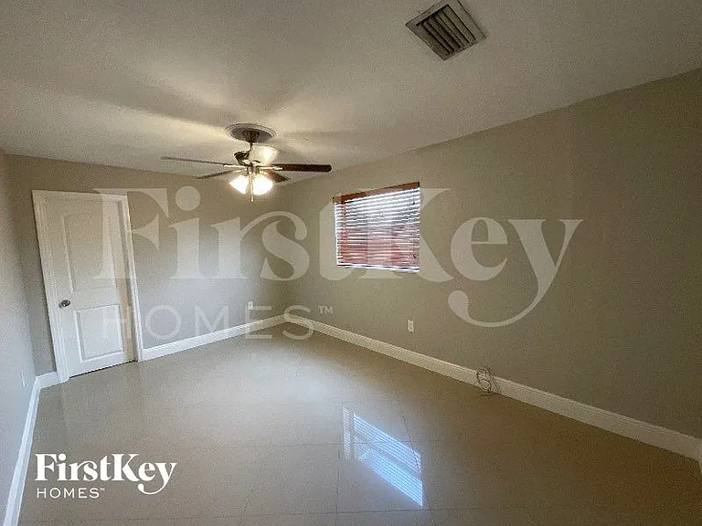 2100 NW 74th Ave — Photo 8