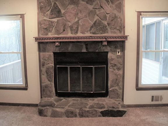 5th image of 617 Colony Ct