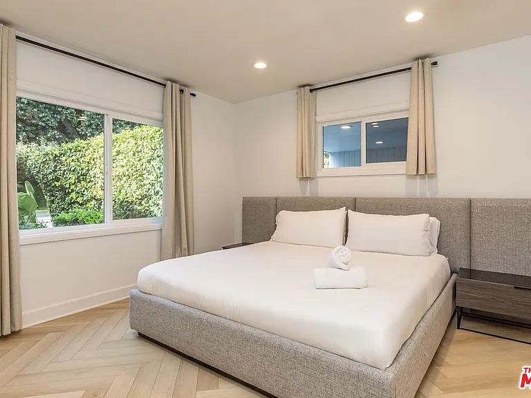 624 N Beverly Dr — Photo 30