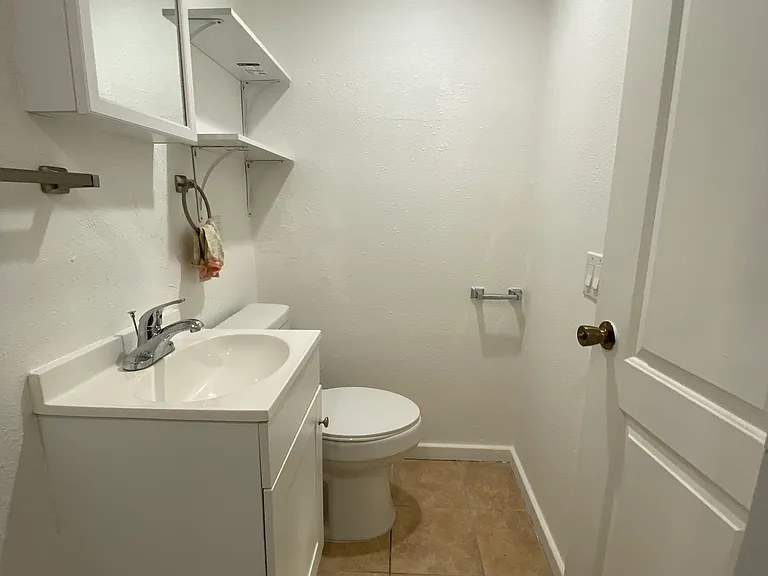 848 6th Ave — Photo 3