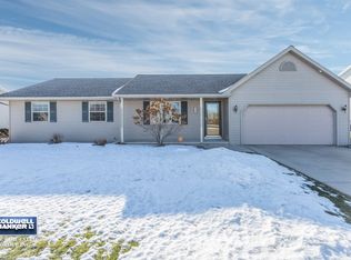 3144 Eastbreeze Ln, Green Bay, WI 54311