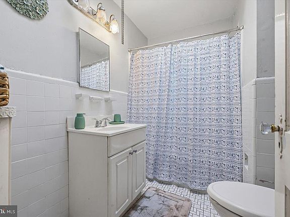 3rd image of 4151 Barnett St