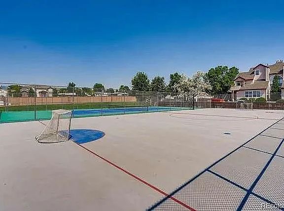 Community Basketball & Tennis Courts