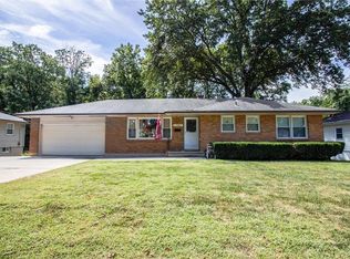 17501 E Cheyenne Dr, Independence, MO 64056
