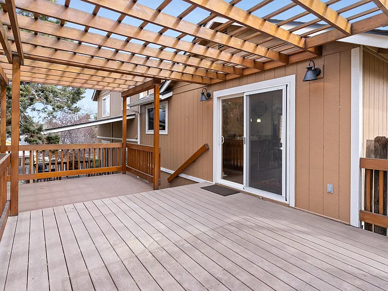 2351 NE Shadow Brook Pl — Photo 14