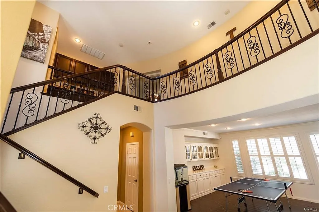4 bed, 3025 sqft, $3,700 — Photo 3