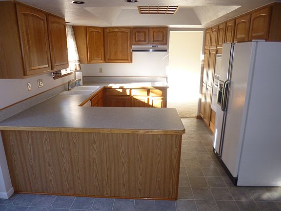 KITCHEN HAS AN OLDER UPDATE