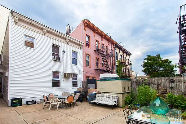 Sold by aptsandlofts.com | media 1