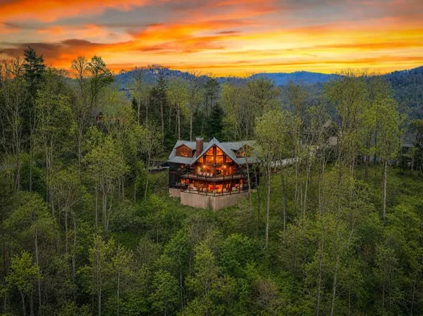 602 Overlook Rd, Blue Ridge, GA 30513