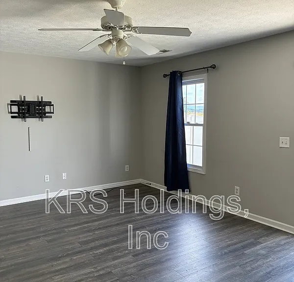 303 Joyce Dr — Photo 7
