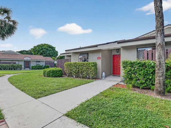 211 Meadows Drive, Boynton Beach, FL 33436