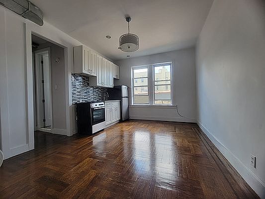 2nd image of 275 Grand St APT 3