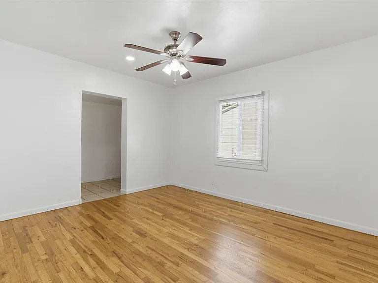 361 E Clarendon Ave — Photo 11