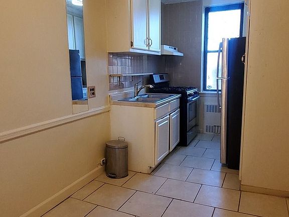 4th image of 3555 Kings College Pl APT 3G
