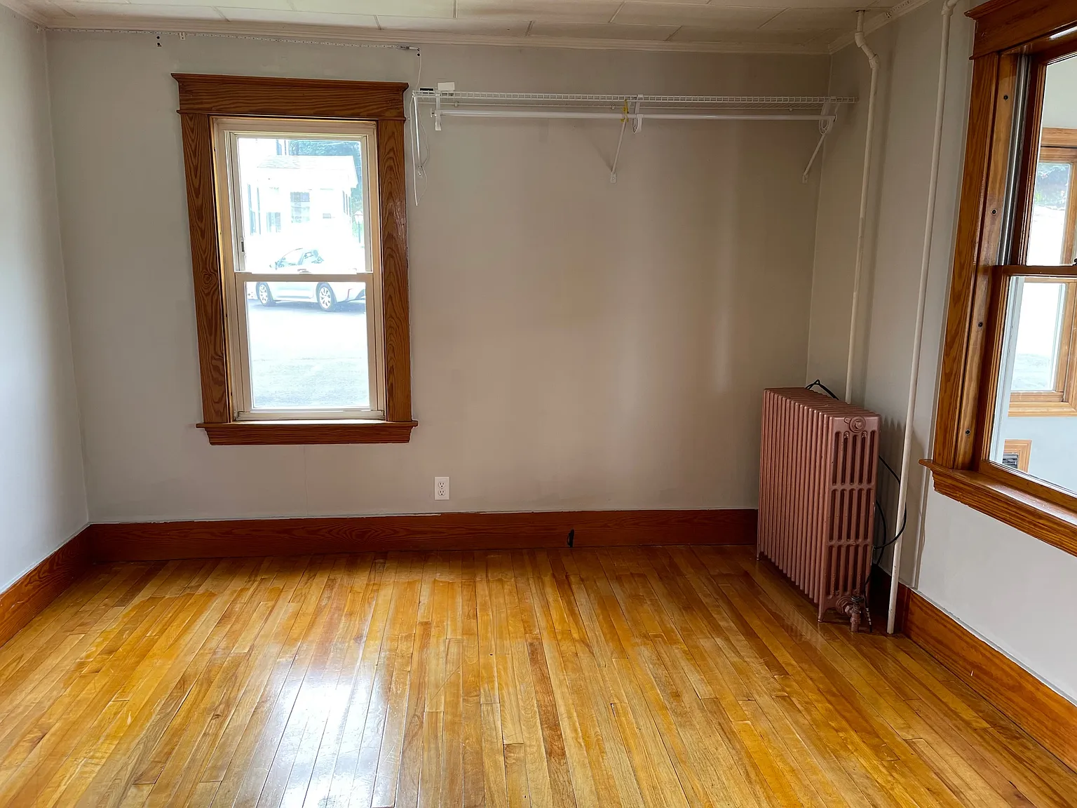 3 bed, 1000 sqft, $2,000 — Photo 2