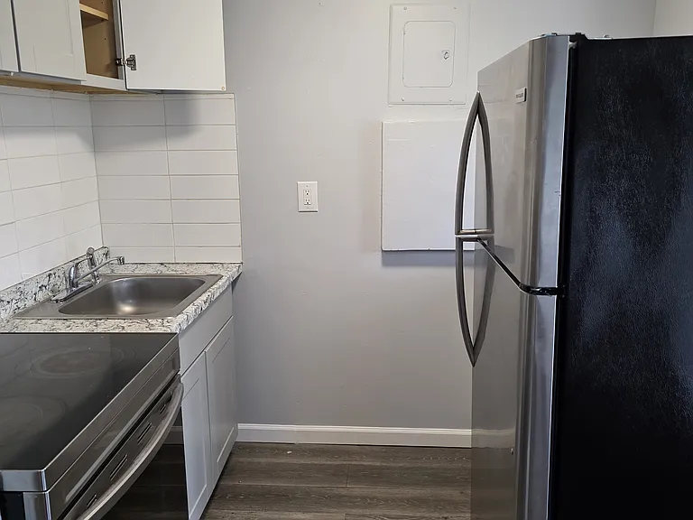 130 W 4th St #1CA — Photo 3