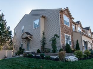 27 Glacier Dr, Berlin, NJ 08009