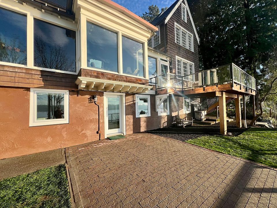 1st image of 2061 E Bay Dr NE