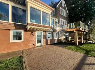 2061 E Bay Dr NE, Olympia, WA 98506