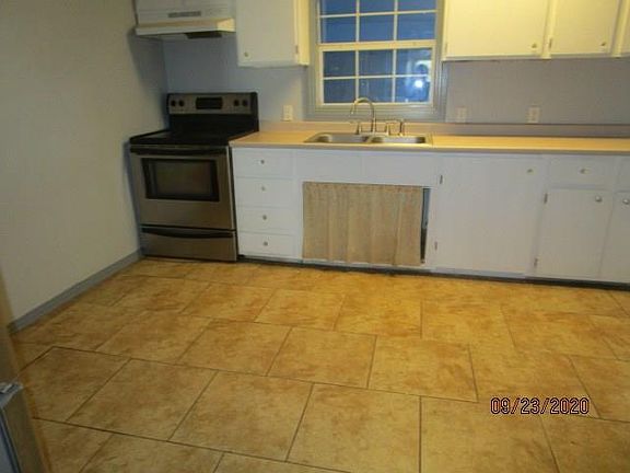 5th image of 1049 Poplar St