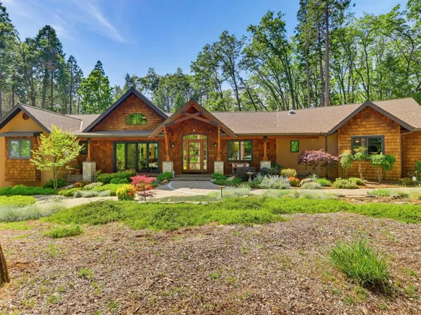 14166 Loma Rica Dr, Grass Valley, CA 95945