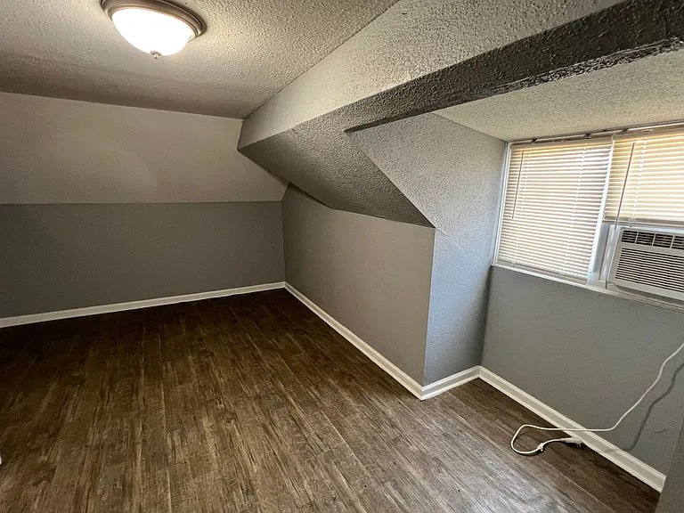 1529 Hiatt St — Photo 12