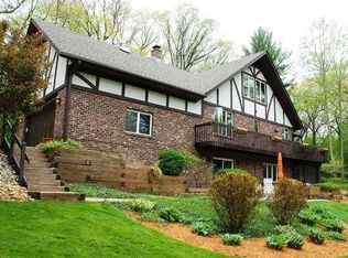 2110 Springwood Ln, Burlington, WI 53105