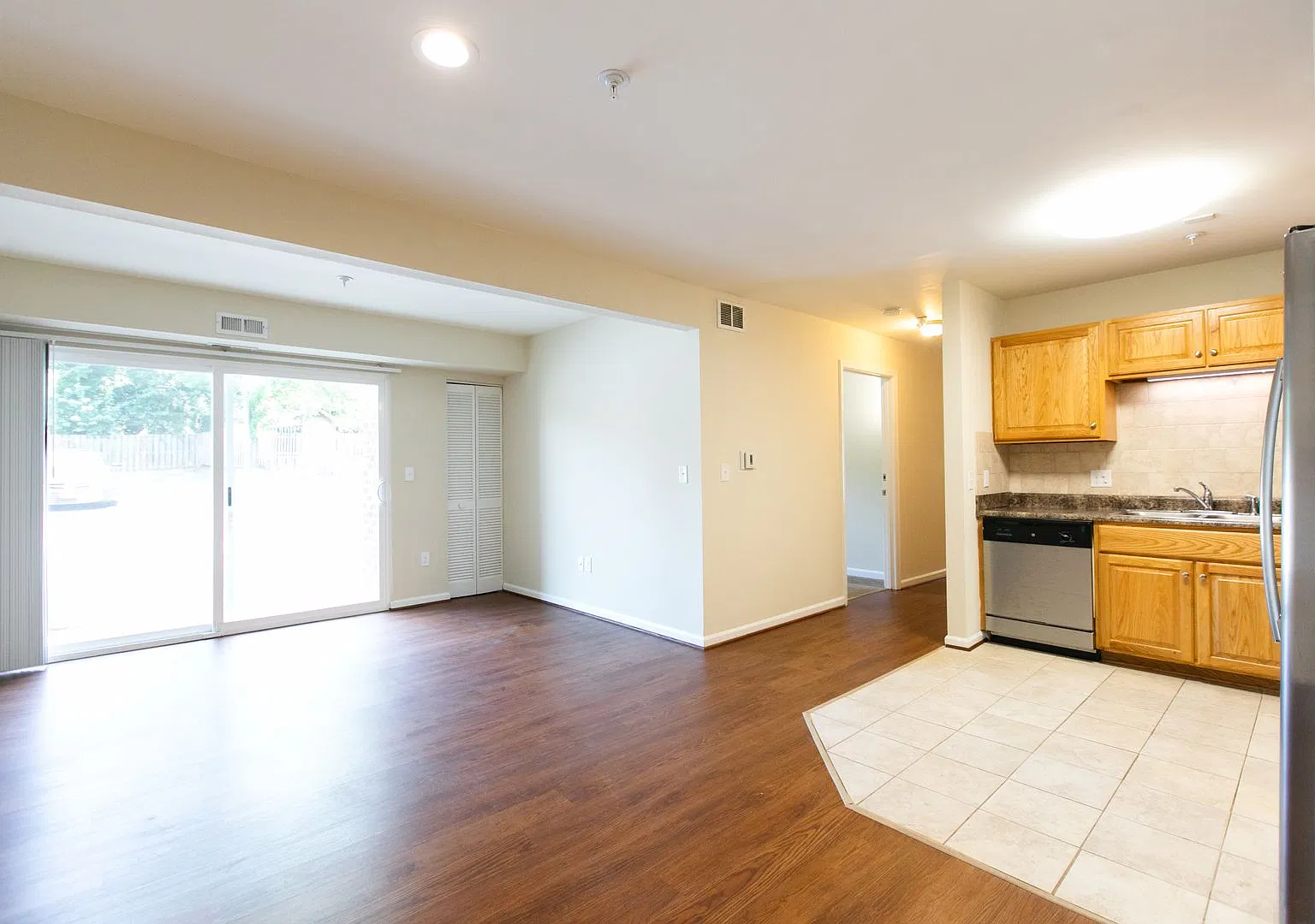 Crossroads Apartments — Photo 3
