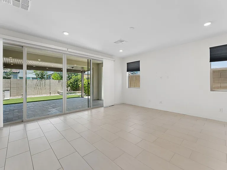 1524 E Carob Ct — Photo 15