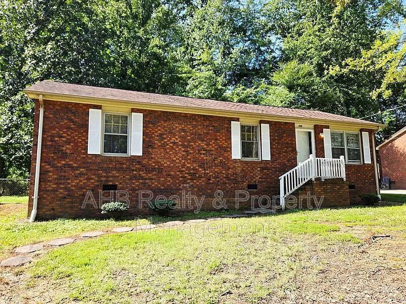 704 Broad St