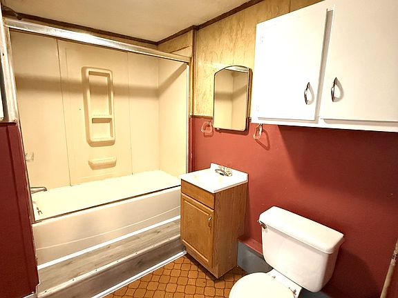 4th image of 39 Carlton Ave #3A