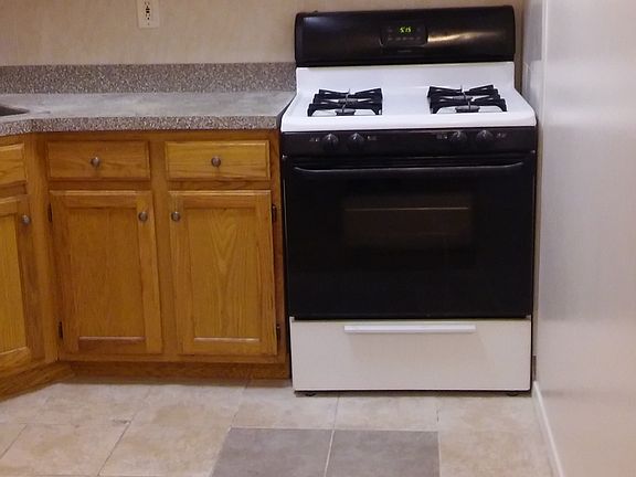 2nd image of 284 Chauncey St