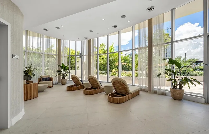 4 bed, 4.0 bath, 1977 sqft, $18,000 — Photo 3