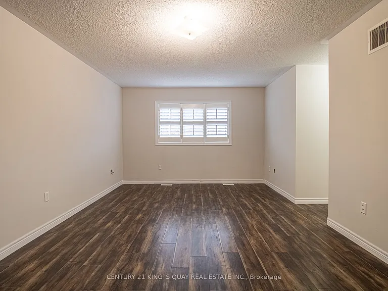 6 Messina Ave — Photo 38