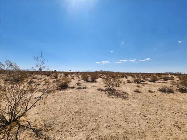 2025 McGarry Rd, Joshua Tree, CA 92252