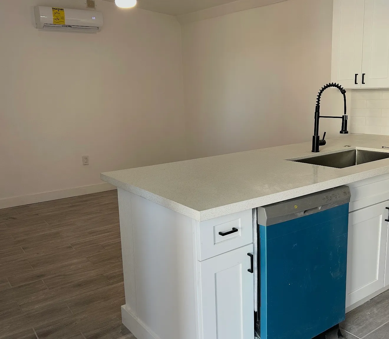 Studio, 400 sqft, $900 — Photo 3