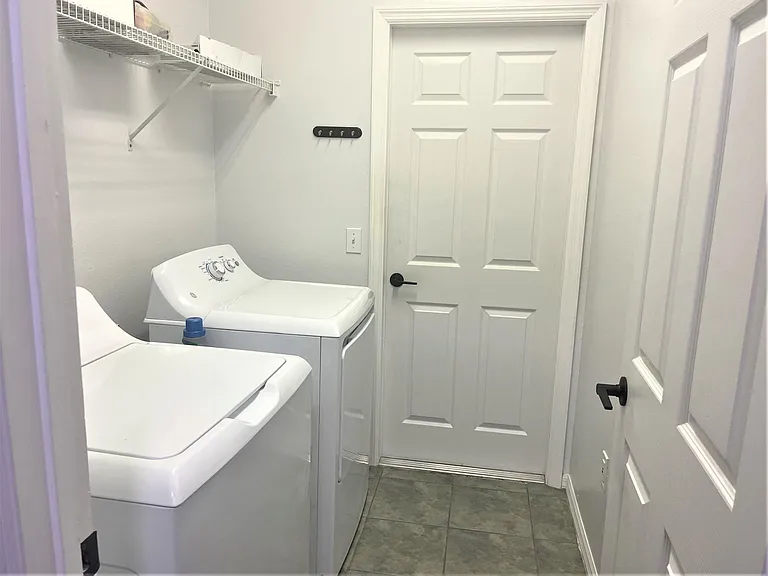 289 Falling Water Dr — Photo 32