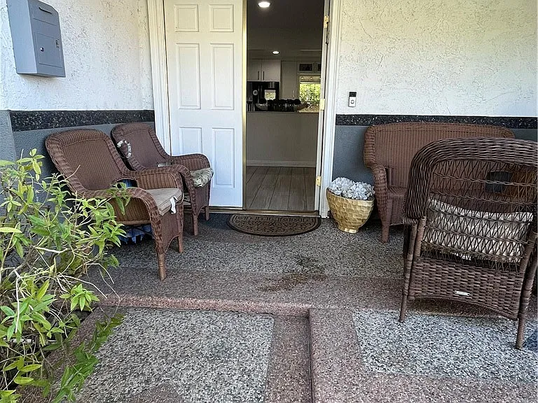 6251 Chimineas Ave — Photo 2