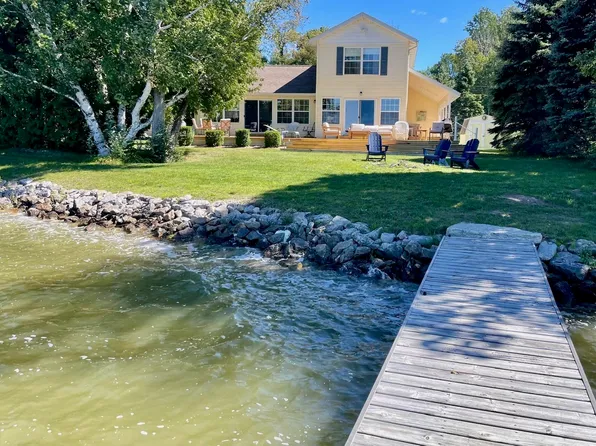 5390 Indian Trl, Frankfort, MI 49635