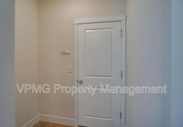 6921 NE 16th Ave — Photo 17