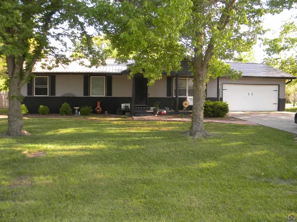11 Sunflower Ln, Iola, KS 66749