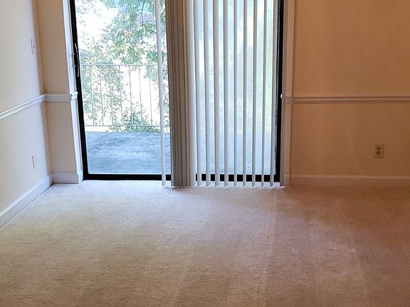 4th image of 240 Lady Astor Pl APT 4