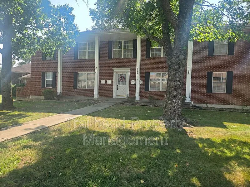 2 bed, 1.0 bath, 900 sqft, $1,025 — Photo 1