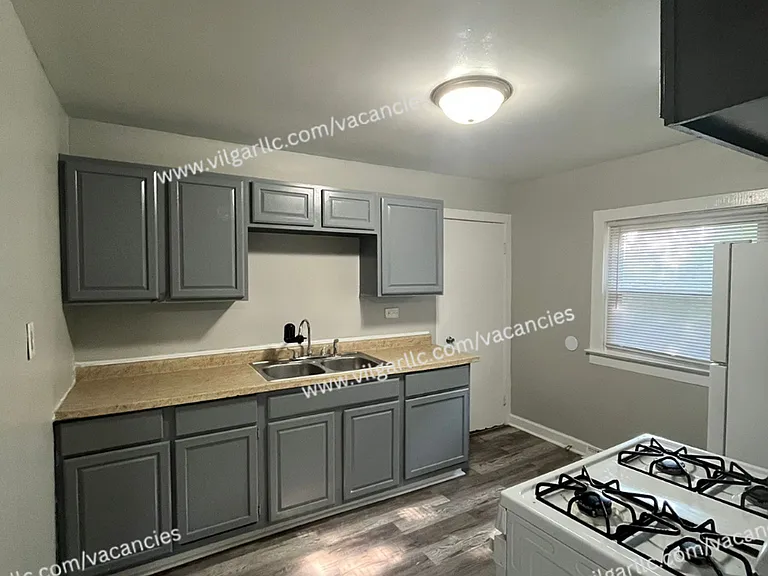 6065 E 6th Pl — Photo 5