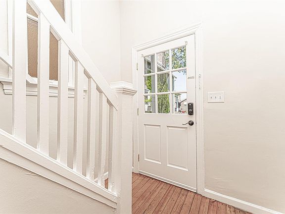 3rd image of 4404 Grace Ave