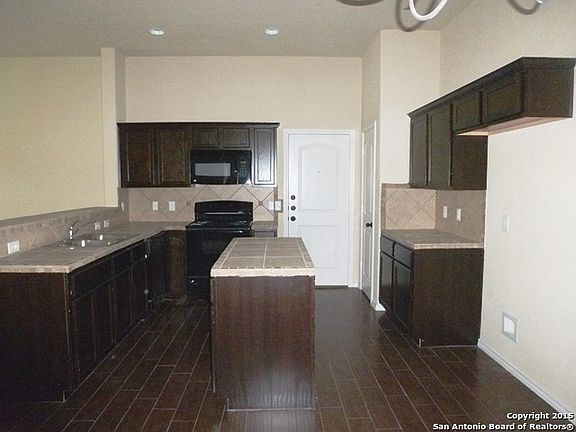 5th image of 676 Creekside Cir